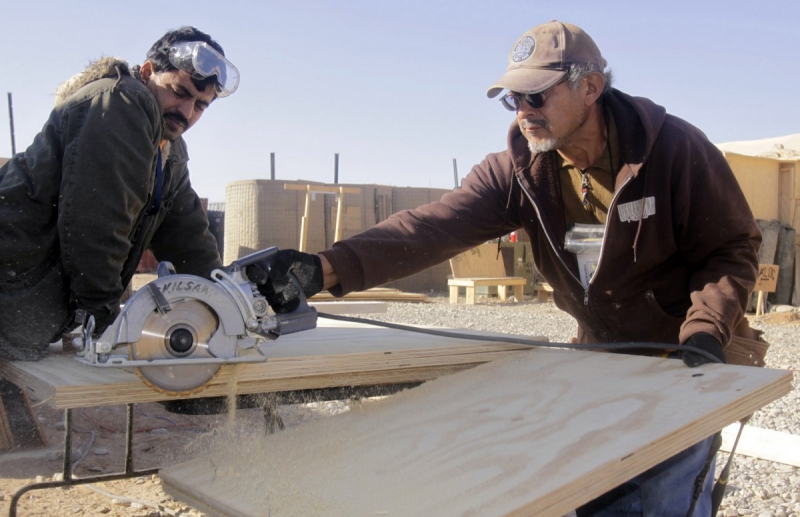 charpentier-GONFARON-min_men_working_construction_sawing_wood_building_marines_workers_equipment-1064481